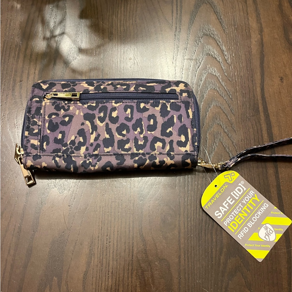 *NWT* Travelon Safe ID Cheetah Wallet